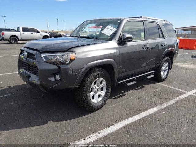Toyota 4RUNNER SR5 2019 JTEBU5JR7K5695666 Image 2