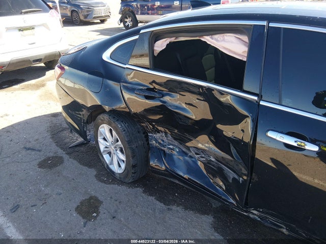 1G1ZD5ST7NF116440 Chevrolet Malibu Fwd Lt