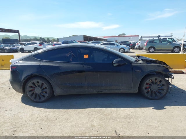 44523155 :رقم المزاد ، 5YJ3E1EC3NF138602 vin ، 2022 Tesla Model 3 Performance Dual Motor All-wheel Drive مزاد بيع