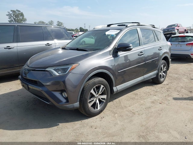 Toyota Rav4 Xle 2017 2T3RFREV1HW612732 Image 2