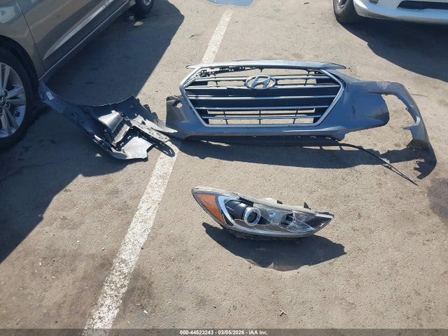 KMHD84LFXJU557327 Hyundai ELANTRA SEL