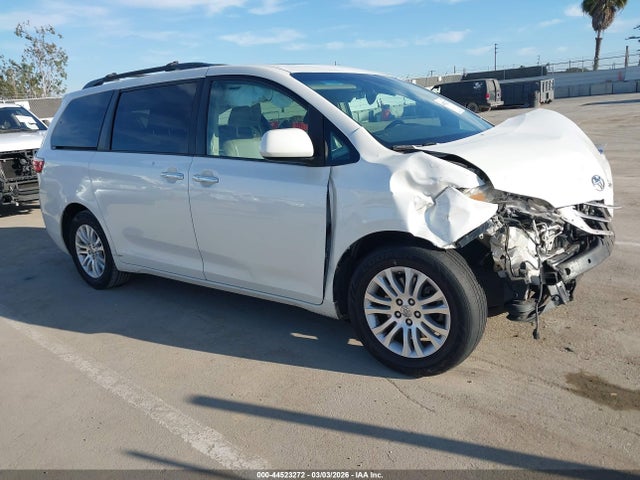 2015 TOYOTA SIENNA 5TDYK3DC2FS653986