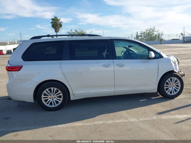 Toyota Sienna Xle 8 Passenger 2015 5TDYK3DC2FS653986 Image 13