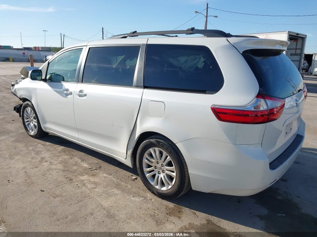 2015 TOYOTA SIENNA 5TDYK3DC2FS653986 Photo 2