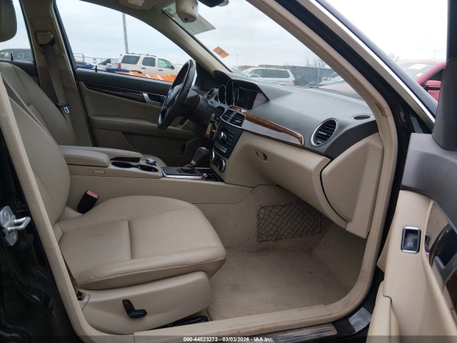 Продажа на аукционе авто 2013 Mercedes-benz C 300 Luxury 4matic, vin: WDDGF8ABXDR277743, номер лота: 44523273