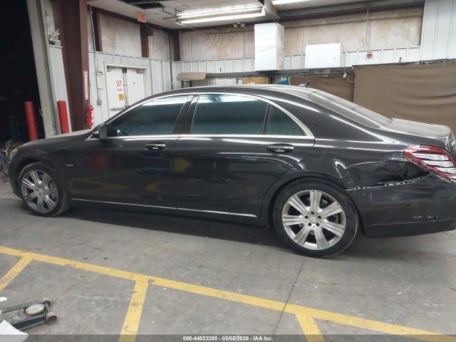Mercedes-Benz S 550 2014 WDDUG8CB2EA006981 Image 14