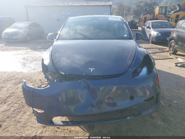 Продажа на аукционе авто 2023 Tesla Model Y Awd/long Range Dual Motor All-wheel Drive, vin: 7SAYGDEE1PF799151, номер лота: 44523316