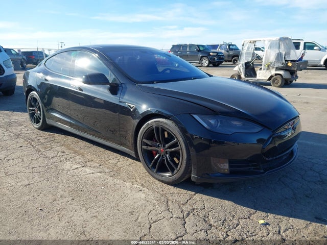 2015 TESLA MODEL S 5YJSA1E21FF105775 Photo 0