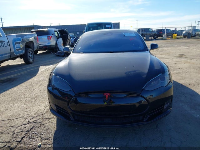 2015 Tesla Model S 70d/85d/p85d მანქანა იყიდება აუქციონზე, vin: 5YJSA1E21FF105775, აუქციონის ნომერი: 44523341