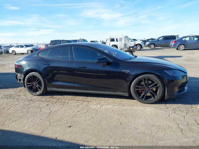 2015 Tesla Model S 70d/85d/p85d მანქანა იყიდება აუქციონზე, vin: 5YJSA1E21FF105775, აუქციონის ნომერი: 44523341