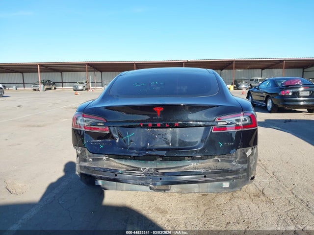 2015 Tesla Model S 70d/85d/p85d მანქანა იყიდება აუქციონზე, vin: 5YJSA1E21FF105775, აუქციონის ნომერი: 44523341
