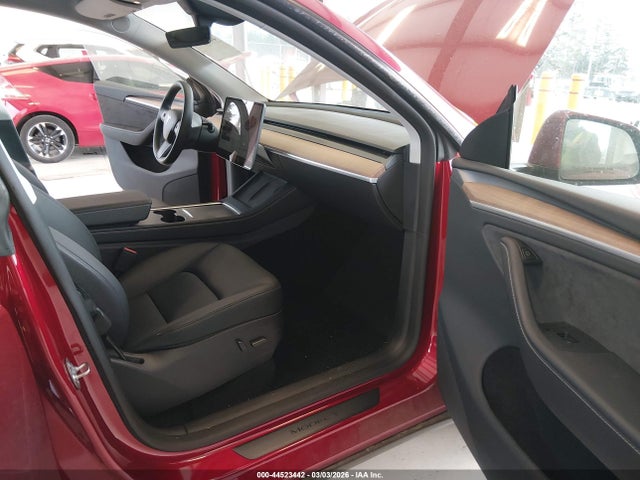 2025 Tesla Model Y Long Range Dual Motor All-wheel Drive მანქანა იყიდება აუქციონზე, vin: 7SAYGDEE3SA340743, აუქციონის ნომერი: 44523442