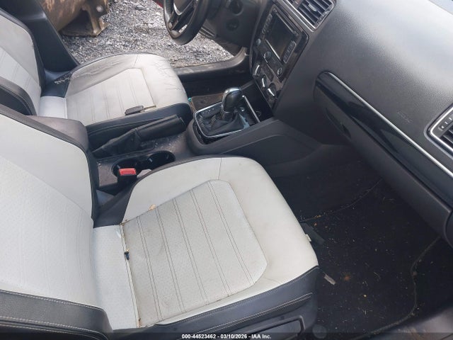 44523462 :رقم المزاد ، 3VWD17AJ8FM225106 vin ، 2015 Volkswagen Jetta 1.8t Sport مزاد بيع
