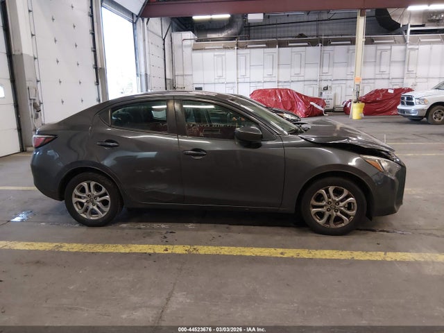 3MYDLBYV0HY160564 Toyota YARIS IA