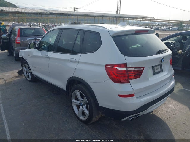 2017 BMW X3 5UXWX9C31H0W74104 Photo 2