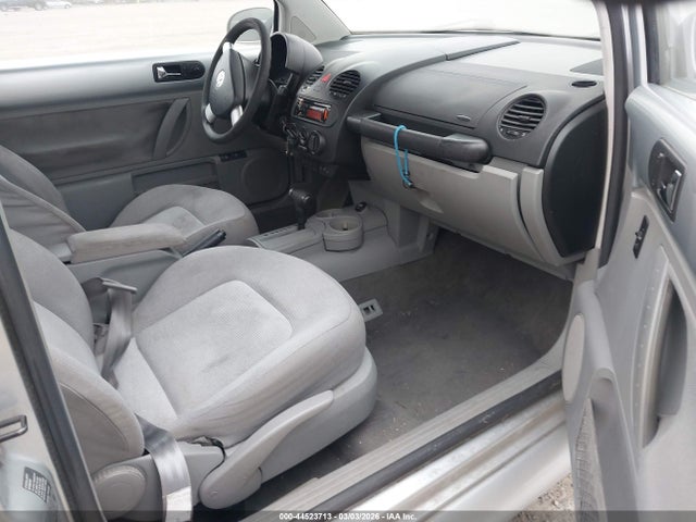 2004 Volkswagen New Beetle Gls 2.0l მანქანა იყიდება აუქციონზე, vin: 3VWCK31CX4M404716, აუქციონის ნომერი: 44523713