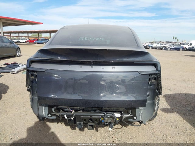 7SAYGDED2TF581656 Tesla Model Y Premium Rear-wheel Drive/standard Rear-wheel Drive