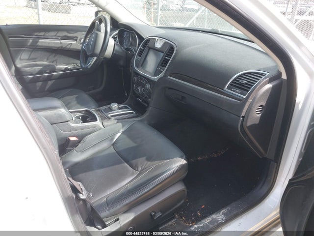 44523768 :رقم المزاد ، 2C3CCAAG0FH931113 vin ، 2015 Chrysler 300 Limited مزاد بيع