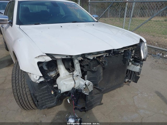 44523768 :رقم المزاد ، 2C3CCAAG0FH931113 vin ، 2015 Chrysler 300 Limited مزاد بيع