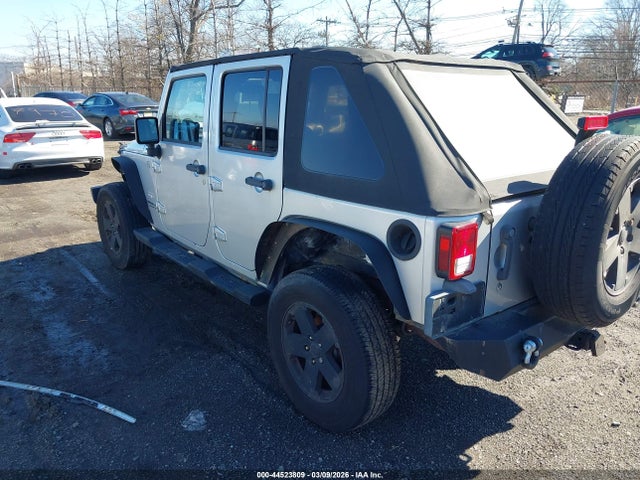 2010 JEEP WRANGLER UNLIMITED 1J4BA5H10AL110072 Photo 2