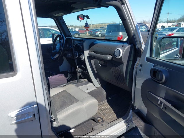 2010 JEEP WRANGLER UNLIMITED 1J4BA5H10AL110072 Photo 4