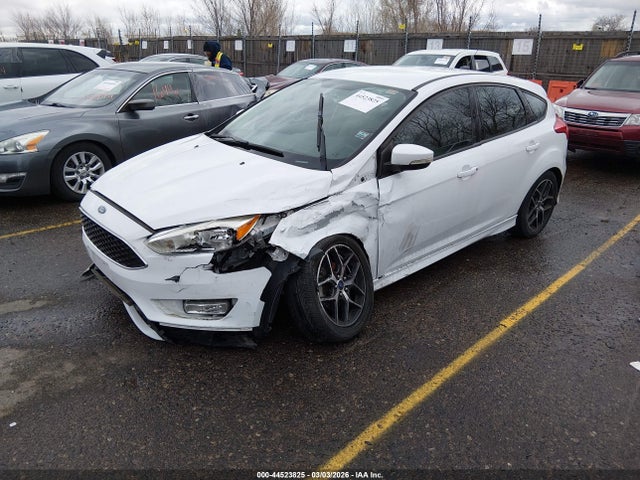 Ford FOCUS SE 2015 1FADP3K28FL334318 Image 2