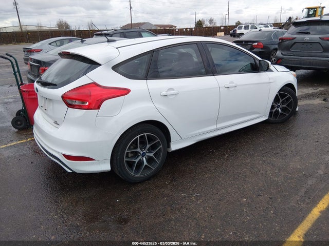Ford FOCUS SE 2015 1FADP3K28FL334318 Image 4