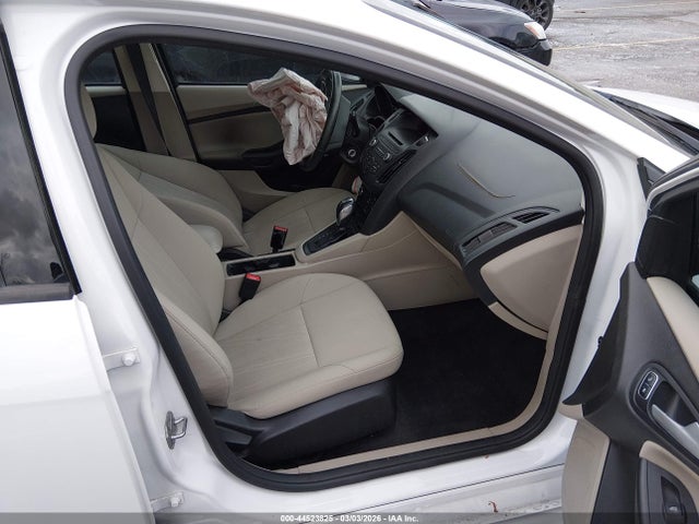 Ford FOCUS SE 2015 1FADP3K28FL334318 Image 5