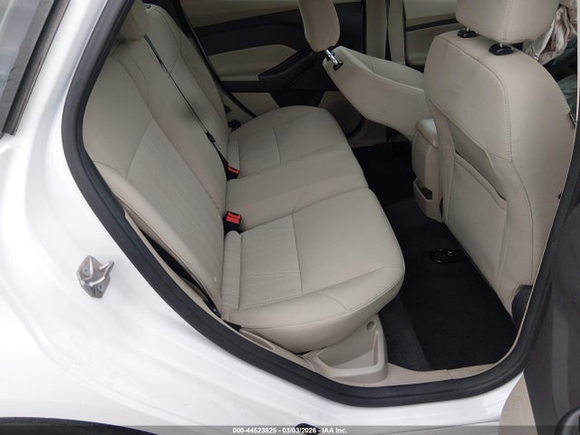 Ford FOCUS SE 2015 1FADP3K28FL334318 Image 8