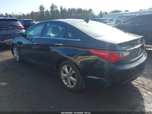 2011 HYUNDAI SONATA 5NPEC4AC7BH176238 Photo 2