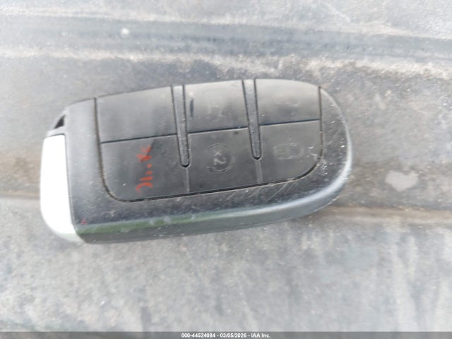 44524084 :رقم المزاد ، 1C3CCCAB3FN755441 vin ، 2015 Chrysler 200 Limited مزاد بيع