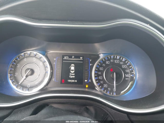 44524084 :رقم المزاد ، 1C3CCCAB3FN755441 vin ، 2015 Chrysler 200 Limited مزاد بيع