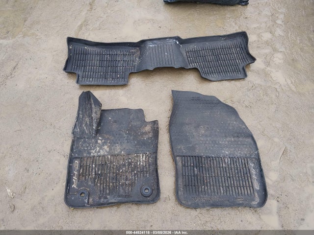 44524118 :رقم المزاد ، NMTKHMBX3JR008819 vin ، 2018 Toyota C-hr Xle مزاد بيع