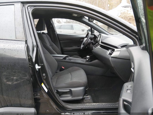 44524118 :رقم المزاد ، NMTKHMBX3JR008819 vin ، 2018 Toyota C-hr Xle مزاد بيع