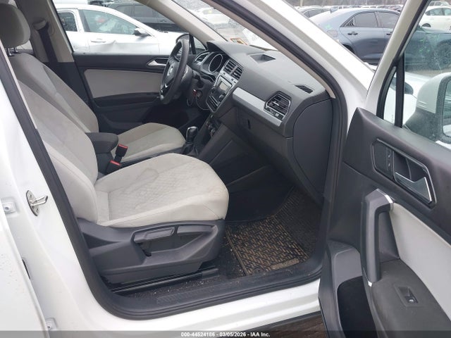 Продаж на аукціоні авто 2018 Volkswagen Tiguan 2.0t S, vin: 3VV1B7AX6JM084697, номер лоту: 44524186