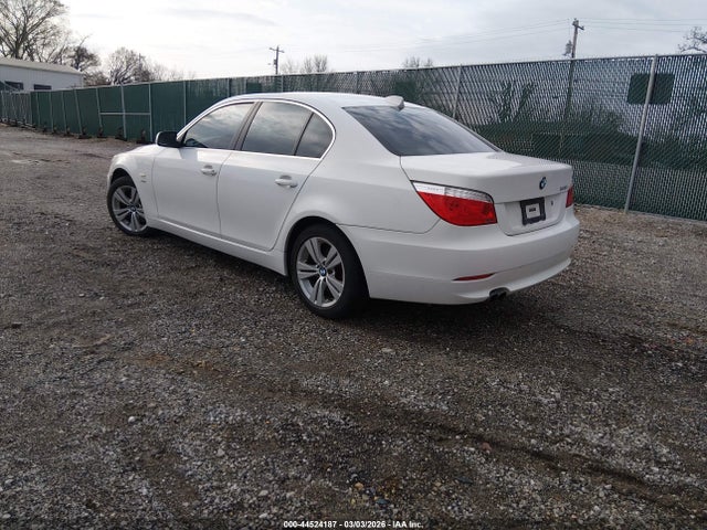 2010 BMW 528I WBANV1C55AC157248 Photo 2