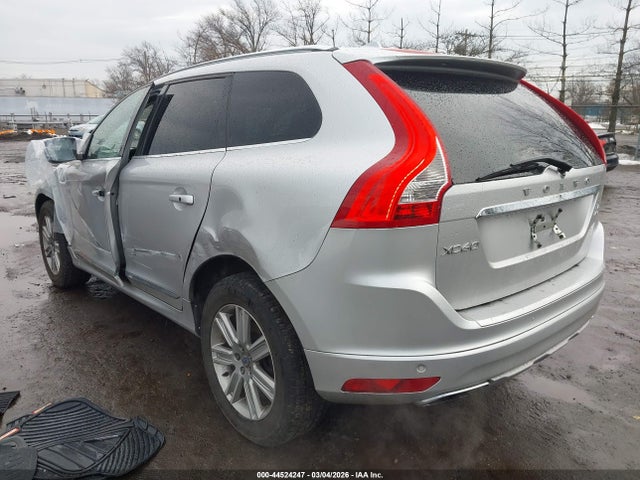 2017 VOLVO XC60 YV440MRU4H2142962 Photo 2