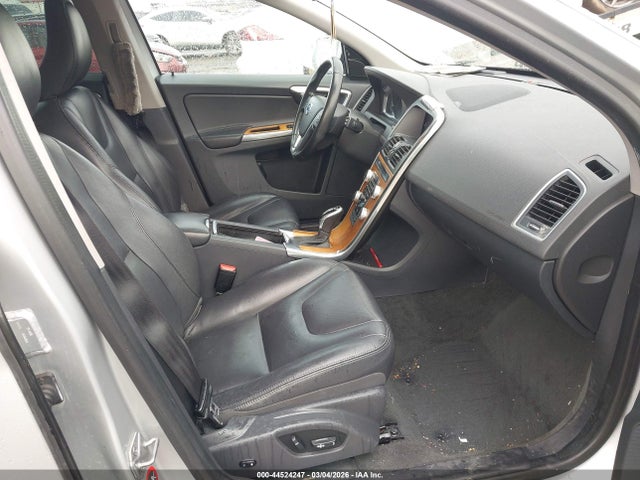2017 VOLVO XC60 YV440MRU4H2142962 Photo 4