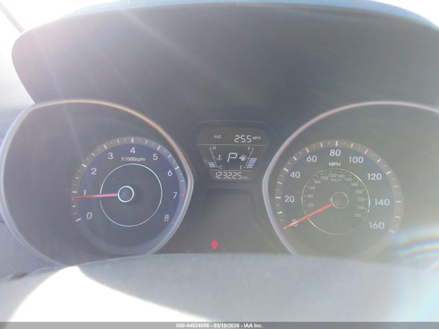 KMHDH4AE1FU225021 Hyundai ELANTRA SE
