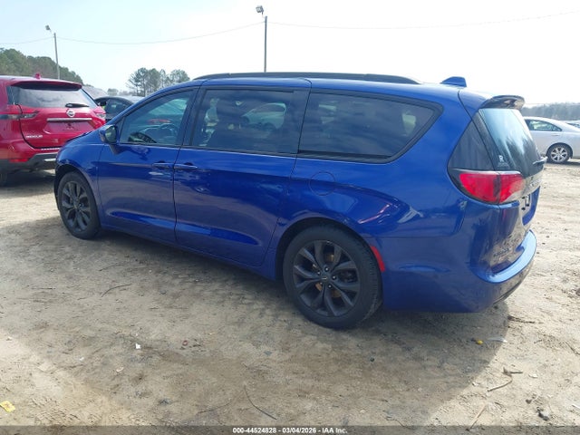 2019 CHRYSLER PACIFICA 2C4RC1BG1KR708541 Photo 2