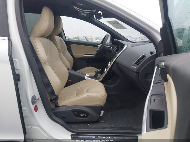 2016 Volvo Xc60 T5 Drive-e Platinum მანქანა იყიდება აუქციონზე, vin: YV440MDM5G2860915, აუქციონის ნომერი: 44524879