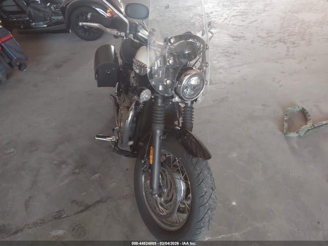 2018 TRIUMPH MOTORCYCLE BONNEVILLE SMTD46HL0JT882179 Photo 4
