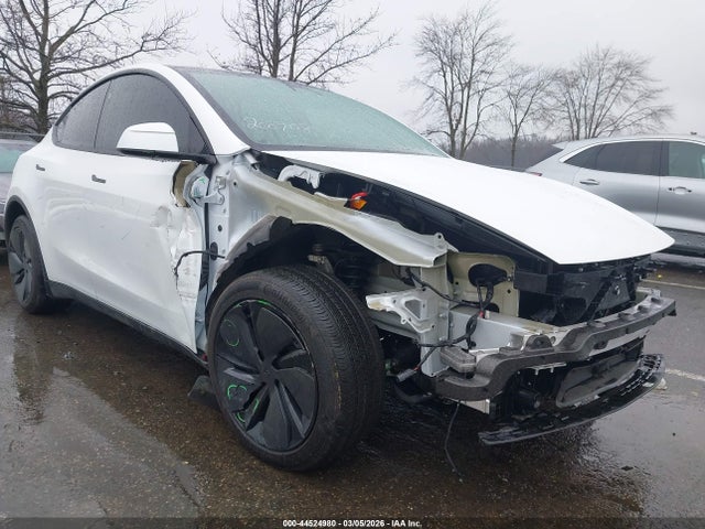 2026 TESLA MODEL Y 7SAYGDED9TF382975 Photo 0