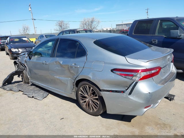 4T1B11HK8JU639203 Toyota CAMRY SE
