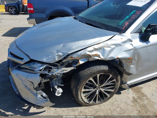 4T1B11HK8JU639203 Toyota CAMRY SE
