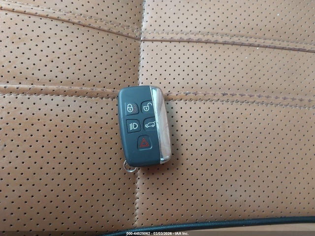 2011 JAGUAR XJ SAJWA2GB8BLV12313 Photo 10