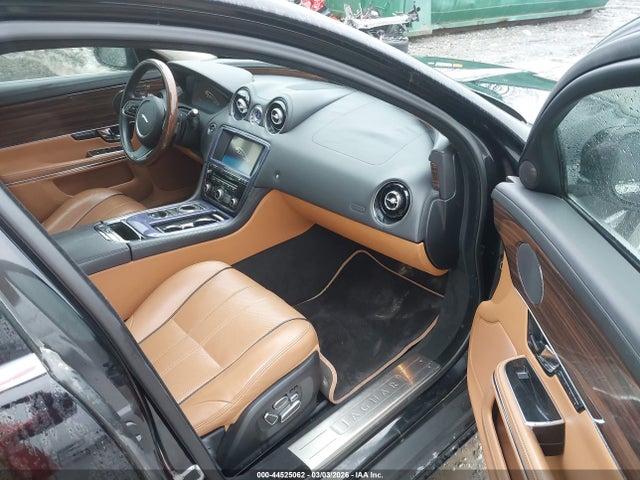 2011 JAGUAR XJ SAJWA2GB8BLV12313 Photo 4