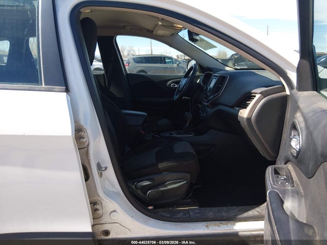 1C4PJLABXGW107271 Jeep Cherokee Sport