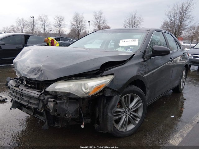44525728 :رقم المزاد ، 4T1BF1FK8GU206493 vin ، 2016 Toyota Camry Se مزاد بيع