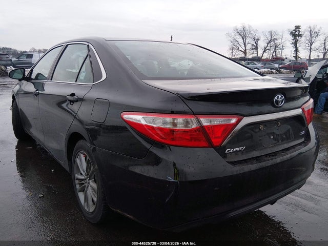 44525728 :رقم المزاد ، 4T1BF1FK8GU206493 vin ، 2016 Toyota Camry Se مزاد بيع